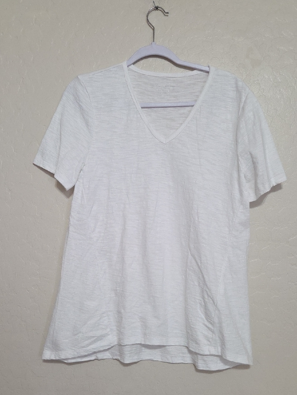 Chico's White V-Neck Short Sleeve Tee - Classic Slub Knit
